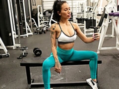 Grosse bite, Gros seins, Sucer une bite, En levrette, Gym, Léchez, Chatte, Rasée