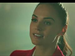 Brunnette reporter boxer 25 02