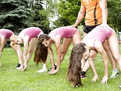 18 años, Culo grande, Tetas grandes, Mamada, Estilo perrito, Ffm, Flaco, Adolescente