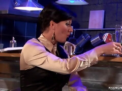 Tussi, Erotisch, Fetisch, Handjob, Hardcore, Pissen, Flotter dreier, Titten