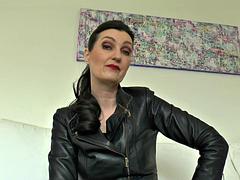 Leie, Sadomasochismus, Braunhaarige, Deutsch, Masturbation, Reif, Höschen, Solo