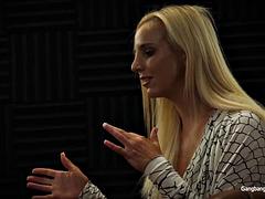 BLONDE MILF FUCKS 5 GUYS AT THE SAME TIME