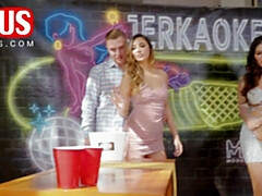 Grosser arsch, Grosse titten, Blasen, Braunhaarige, Fetisch, Spiele, Party, Pov