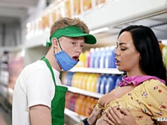 In den arsch, Grosser schwanz, Grosse titten, Kleid, Milf, Mutti, Natürlichen titten, Öffentlich