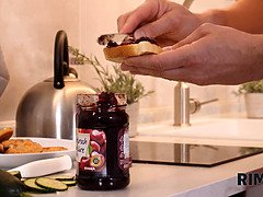 18, 舐める尻, 茶髪の, カップル, フェティッシュ, Hd, キッチン, ティーン