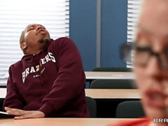 Éjaculer dans la bouche, En levrette, Talons, Interracial, Mère que j'aimerais baiser, Chevaucher, Rasée, Nénés