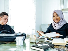 Gros cul, Sucer une bite, En levrette, Poilue, Léchez, Chatte, Maigrichonne, Adolescente