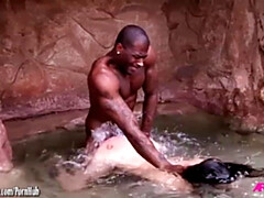 Anal, Gros seins, Brunette brune, En levrette, Hd, Interracial, Public, Rugueux