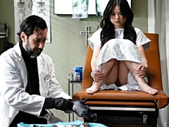 Gros cul, Gros seins, Léchez, Lingerie, Chatte, Rasée, Maigrichonne, Adolescente