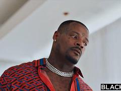 Beauté, Gros seins, Noire, Sucer une bite, Brunette brune, Noir ébène, Faciale, Interracial