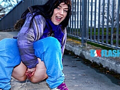 Britannique, Doigter, Exhib, Masturbation, De plein air, Public, Rasée, Solo