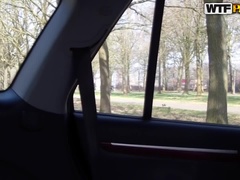 Grote mammen, Bruinharig, Masturbatie, Buiten, Doordringend, Openbaar, Tatoeage