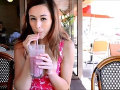 Pénétrer avec le poing, Masturbation, Orgasme, Public, Solo, Gicler, Sous la jupe