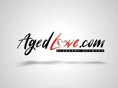 Geile alte tussi, Fingern, Oma, Hd, Küssen, Lingerie, Strumpfhose, Geschwollene nippel