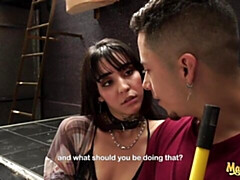 Gros cul, Grosse bite, Sucer une bite, Brunette brune, En levrette, Seins naturels, Adolescente, Nénés