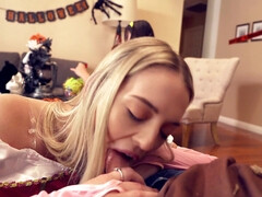 Gros cul, Noire, Blonde, Sucer une bite, Tir de sperme, En levrette, Rasée, Nénés