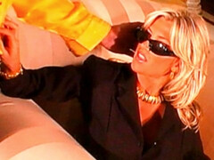 Rubia, Mamada, Pajear, Lamidas, Lencería, Madres para coger, Medias largas, Tetas