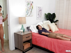 Спальня, Черные, Минет, Сперма на лице, Ласковые ручки, Натуральные сиськи, Киски, Испанки