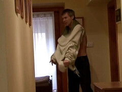 Lieveling, Bruinharig, Bedriegen, Hardcore, Likken, Geschoren, Tiener, Tieten likken