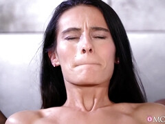 Grosse titten, Schwarz, Blondine, Lesbisch, Lecken, Piercing, Stiefmutter, Strümpfe