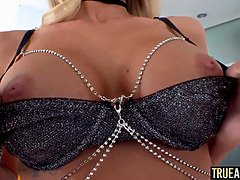 Cul à la bouche, Gros seins, Sucer une bite, Gorge profonde, Noir ébène, Hd, Avaler, Nénés