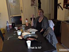 Blondine, Blasen, Tschechisch, Hd, Milf, Öffentlich, Flotter dreier, Uniform