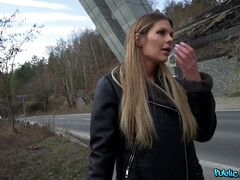 Leie, Tussi, Grosser arsch, Blasen, Vollbusig, Im freien, Pov, Öffentlich