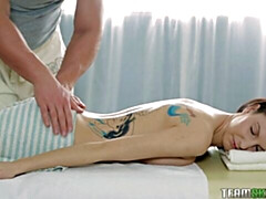 18 ans, Cul, Grosse bite, Brunette brune, En levrette, Seins naturels, Adolescente, Nénés