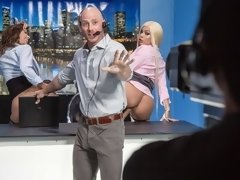 デカ尻, デカパイ, フェラチオ, バック, 女 人男 人, 毛深い, 淫乱熟女, 三人