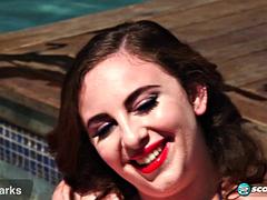 Grosser arsch, Bikini, Vollbusig, Doppelpenetration, Gruppe, Nackt, Orgie, Pool