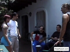 18, お尻, フェラチオ, イく瞬間, グループ, アウトドア, 三人, 濡れ