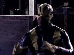 In den arsch, Tussi, Grosser schwanz, Schwarz, Fetisch, Öffentlich, Rotschopf, Titten