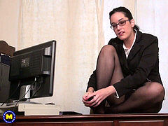 素人, エロ熟女, 熟年, 淫乱熟女, オフィス, ストッキング