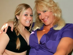 Grosse titten, Blondine, Blasen, Spermaladung, Fetisch, Handjob, Milf, Flotter dreier