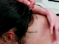 69, アメリカ人, デカパイ, 茶髪の, 指いじり, 手コキする, なめる, 剃毛