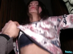 Amateur, Brunette brune, Italienne, Seins naturels, De plein air, Public, Chevaucher, Nénés