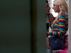 Arsch, Blondine, Blasen, Hundestellung, Handjob, Tätowierung, Jungendliche (18+)