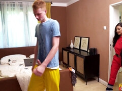 デカチン, フェラチオ, 巨乳な, バック, ハードコア, 異人種間, 赤毛, ガリガリ