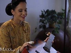 お尻, デカ尻, デカチン, デカパイ, フェラチオ, 手コキする, 淫乱熟女, ストッキング