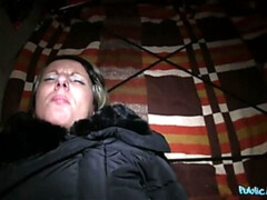 Amateur, Mamada, Coche, Pareja, Estilo perrito, Al aire libre, Pov, Público