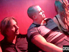 Mamada, Británico, Semen en la boca, Corridas, Penetracion con dedos, Madres para coger, Orgía, Medias largas