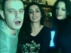 Amateur, Sucer une bite, Brunette brune, Hard, Plan cul à trois, Webcam