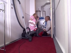 Arsch, Schwarz, Sperma im mund, Handjob, Hausmädchen, Natürlichen titten, Zierlich, Titten