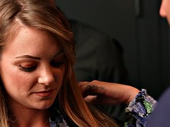 Lieveling, Grote mammen, Blond, Pijpbeurt, Man die toekijkt, Handbeurt, Swinger, Tieten likken