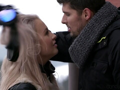 Sucer une bite, Brunette brune, Couple, Européenne, Faciale, Léchez, De plein air, Chatte