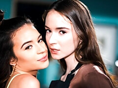 Gros cul, Doigter, Embrassement, Lesbienne, Chatte, Rasée, Adolescente, Nénés