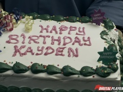 Большие сиськи, Минет, Семяизвержение, Сперма на лице, Пальцем, Лизание, Реалити, Короткая стрижка