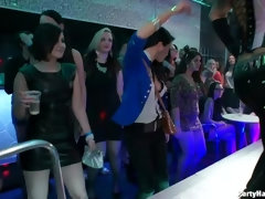 デカチン, デカパイ, 手コキする, ハードコア, 下着, オージー, パーティ, スインガー