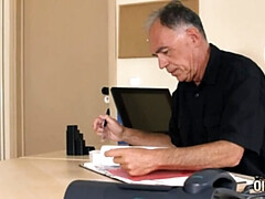 Blasen, Spermaladung, Kehlenfick, Schwanz, Hundestellung, Büro, Jungendliche (18+)