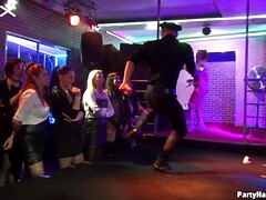 Любители, Жопа, Минет, Сумасшедшие, Вечеринка, На публике, Киски, Сиськи